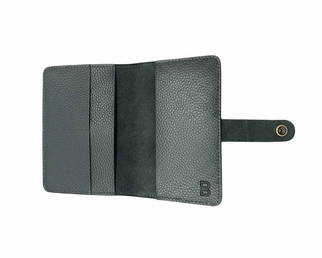 Portapasaporte de cuero negro