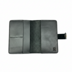 Portapasaporte de cuero negro liso